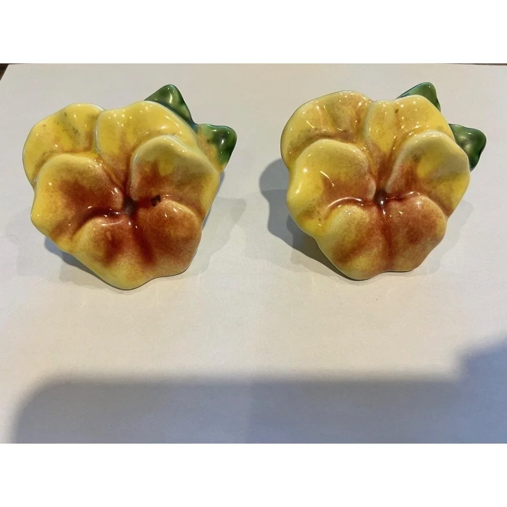Vintage 1980's Yellow Pansy‎ Salt & Pepper Shakers